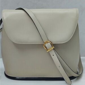 Salvatore Ferragamo Handbag
Made in Italy
 Sku#BC213127
Lightly Used